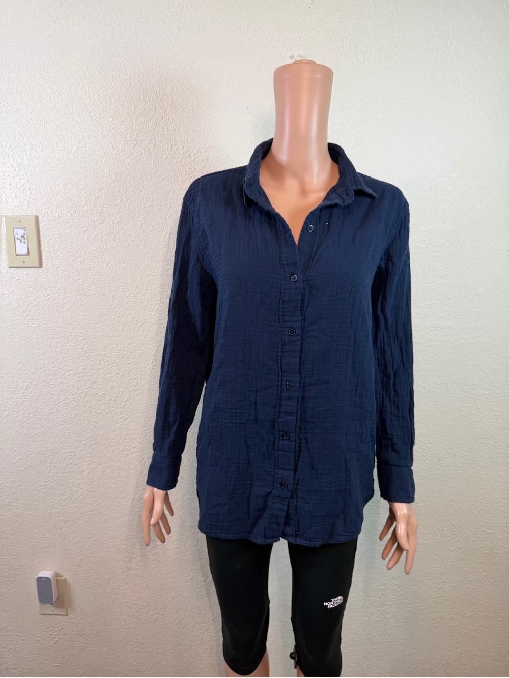 Aritzia Little Moon Women's Sail Shirt 100% Cotton Button-Up Gauze Navy Size Sm - Picture 12 of 15
